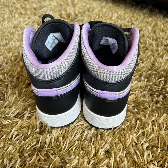 AIR JORDAN 1 MID SE GS HOUNDSTOOTH